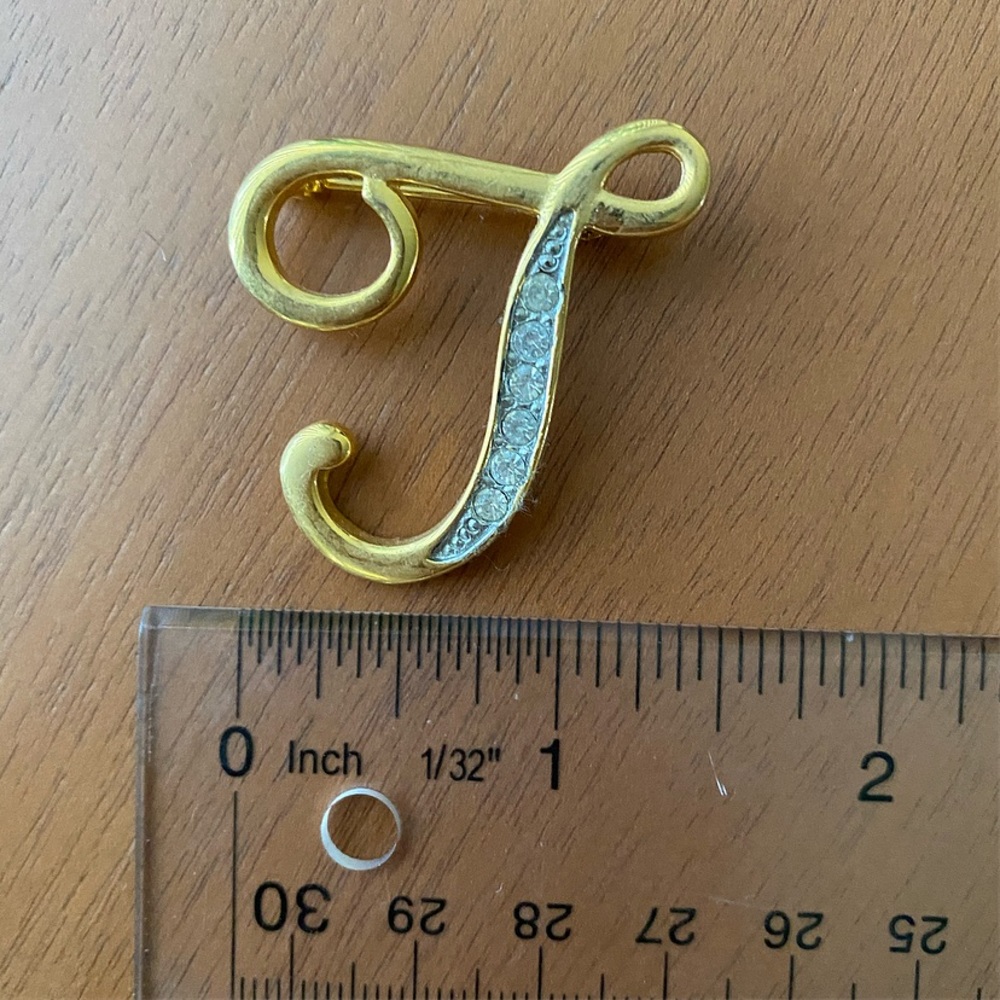 “T” Monogram Pin ✨ VINTAGE - Picture 3 of 6